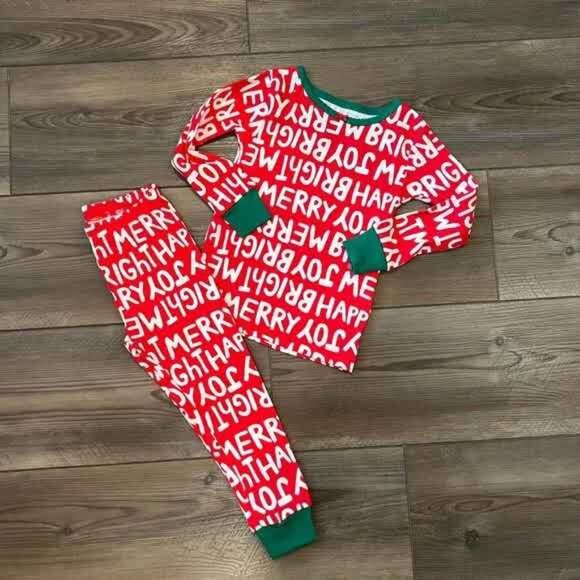 2PC CARTERS Christmas PRINT PAJAMAS SIZE 5 - Picture 1 of 2